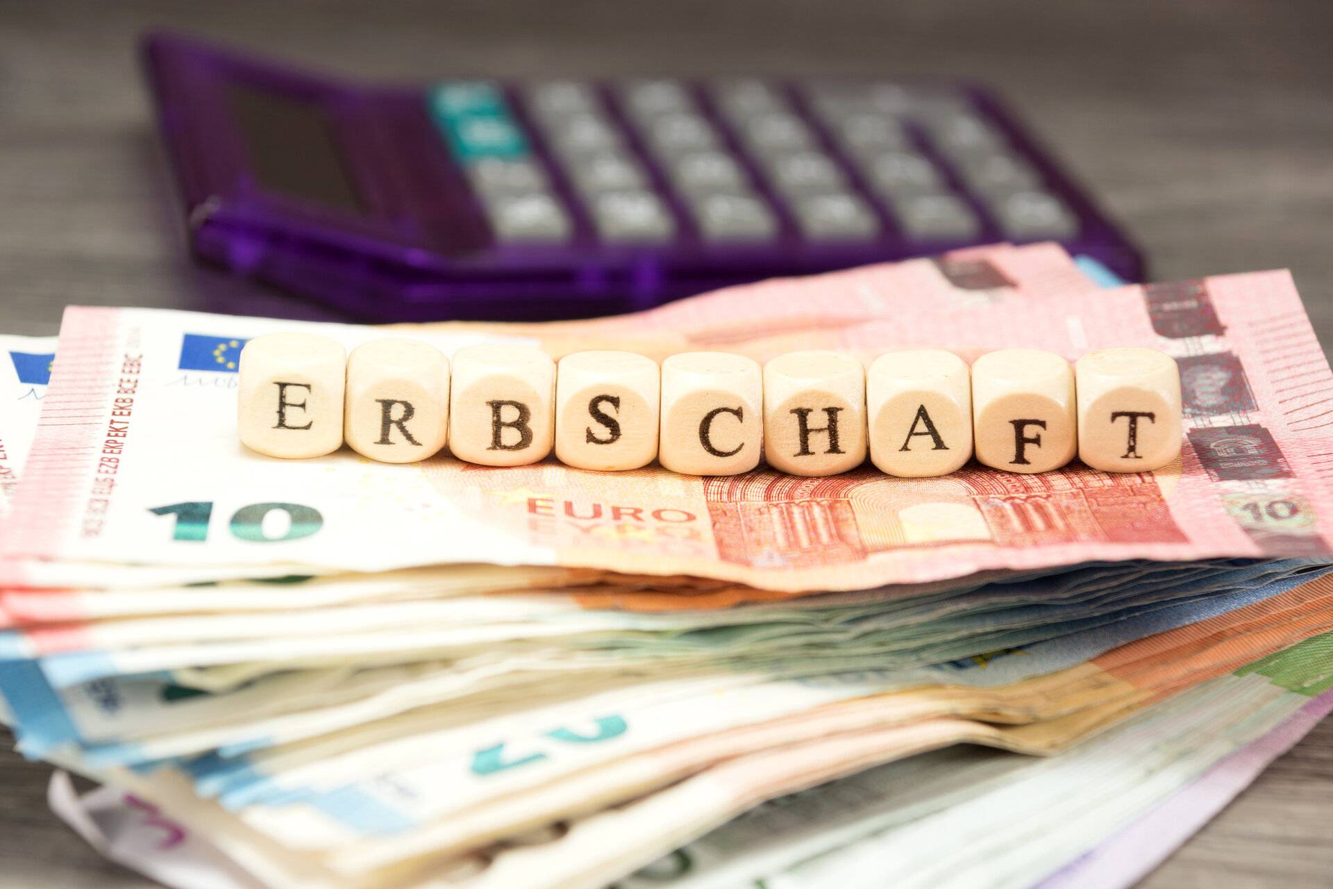 Geld, Taschenrechner und Erbschaft