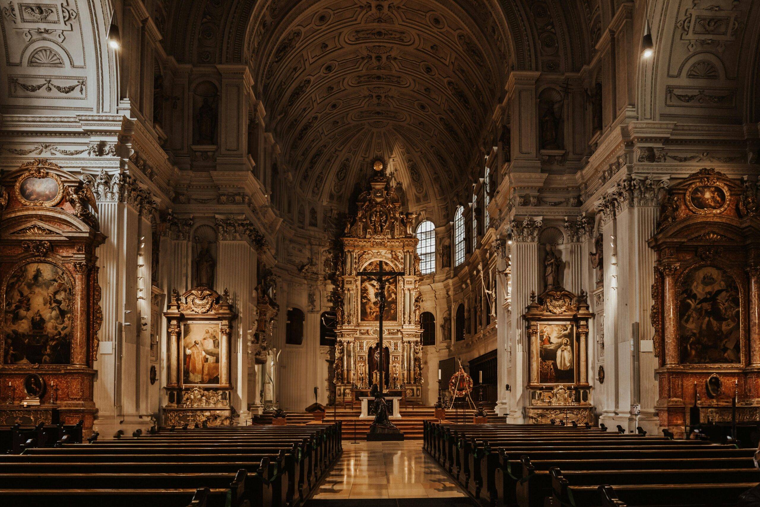 Eine Taufe in der Kirche oder eine freie Taufe in München: Beides ist möglich