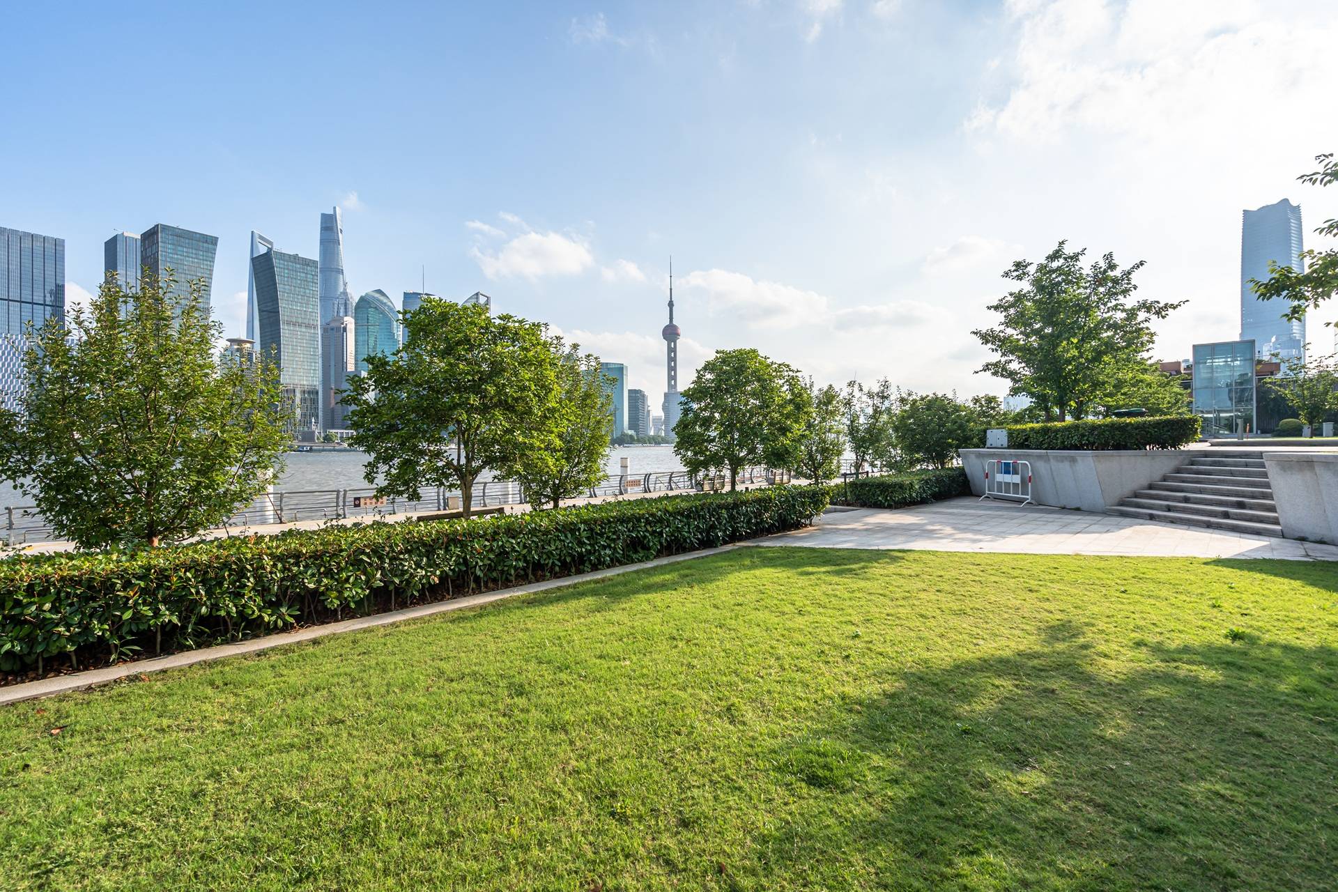 Gartendeko Metall -Stadtpark mit Skyline