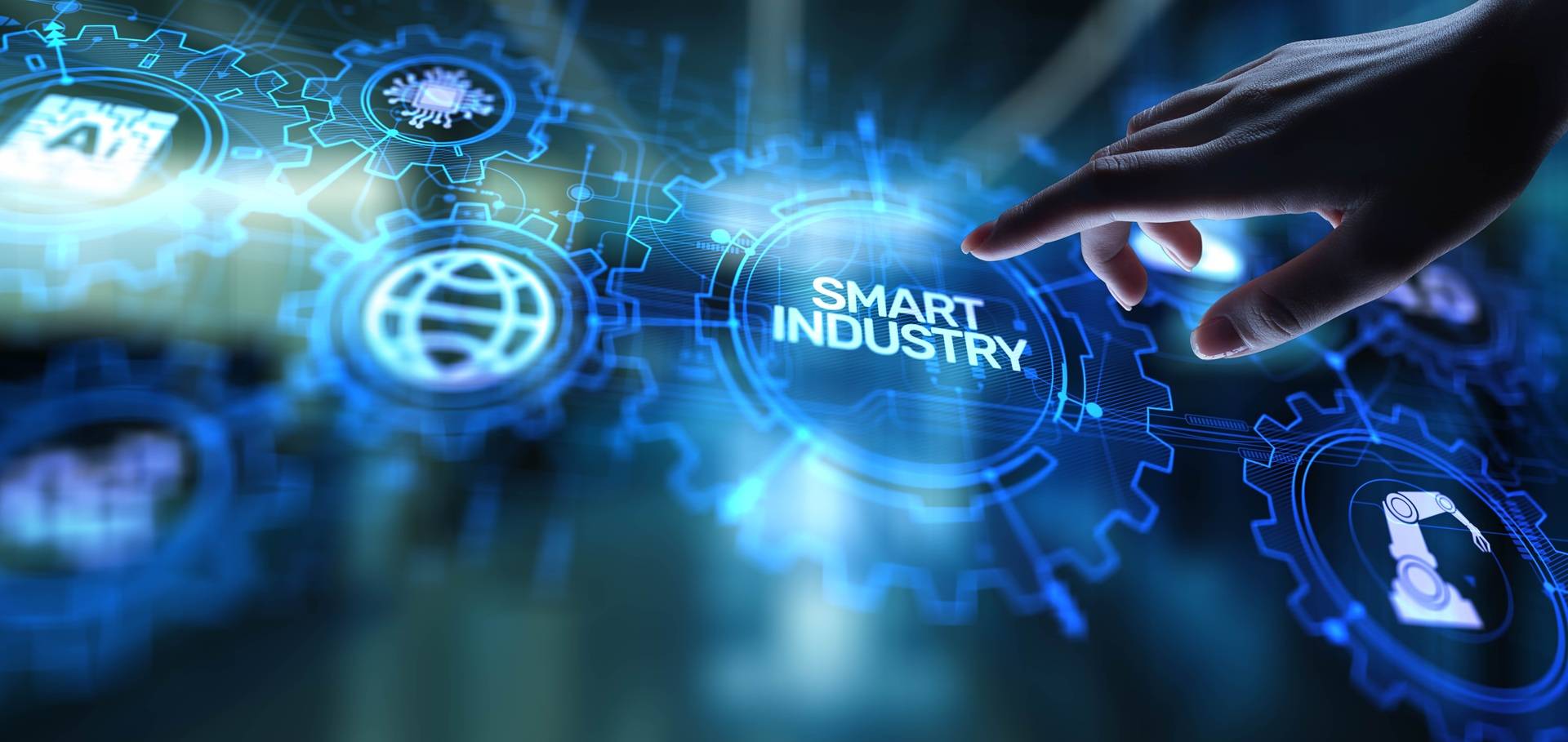 Hand berührt digitales Interface mit Smart-Industry-Symbolen | Predictive Maintenance